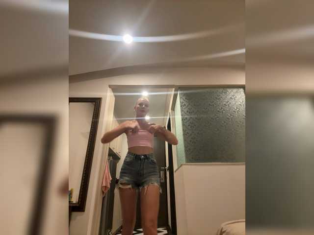 Linnea's BongaCams show and profile