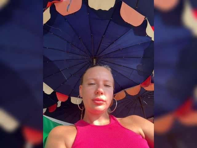 Linnea's BongaCams show and profile