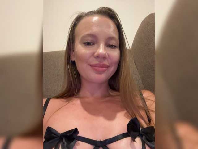 Linnea's BongaCams show and profile