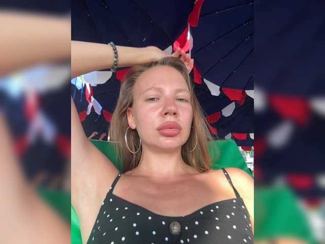 Linnea's BongaCams show and profile