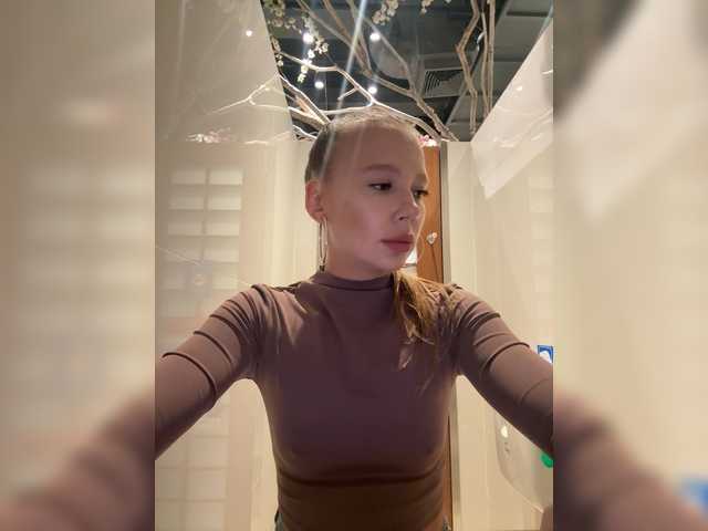 Linnea's BongaCams show and profile
