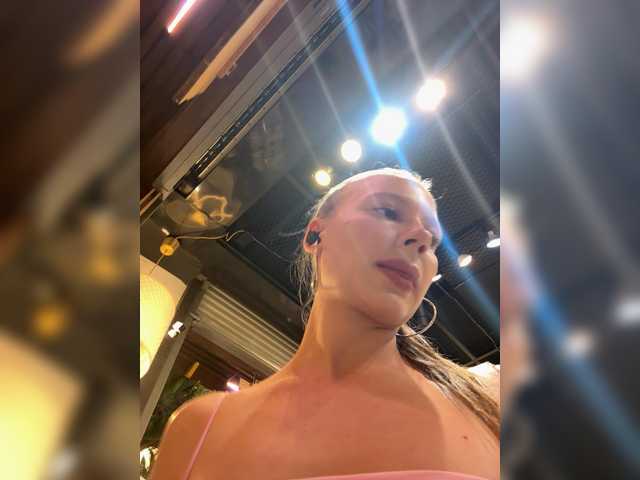 Linnea's BongaCams show and profile