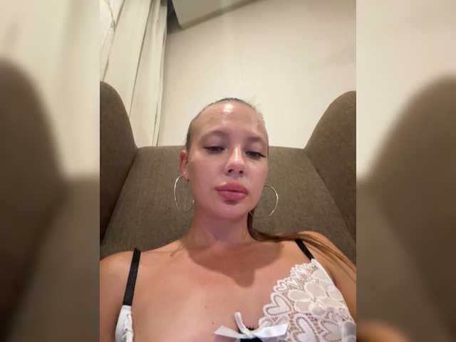 Linnea's BongaCams show and profile