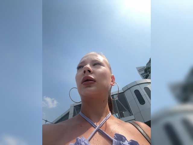 Linnea's BongaCams show and profile