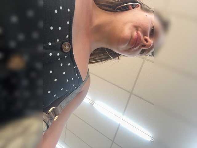 Linnea's BongaCams show and profile