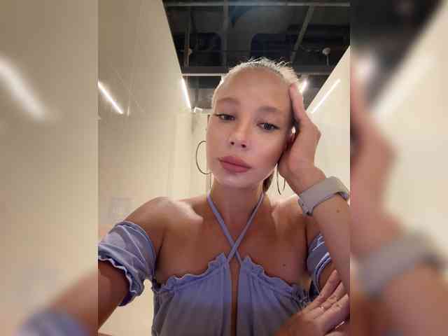 Linnea Live Webcam on BongaCams