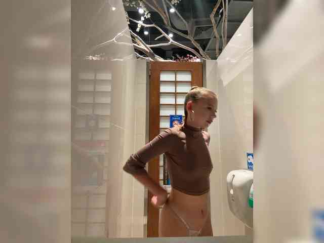 Linnea Live Webcam on BongaCams