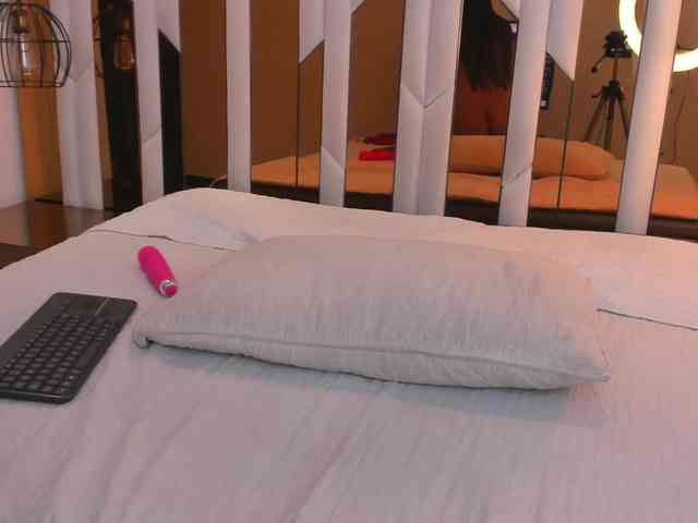 JulianaValencia Live Webcam on BongaCams