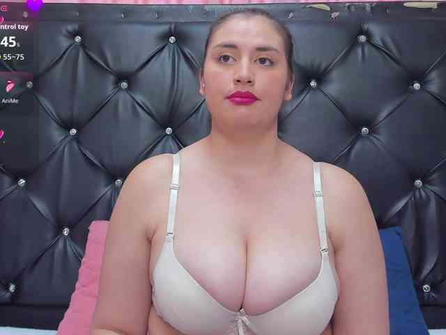 Katiajones-vc webcam