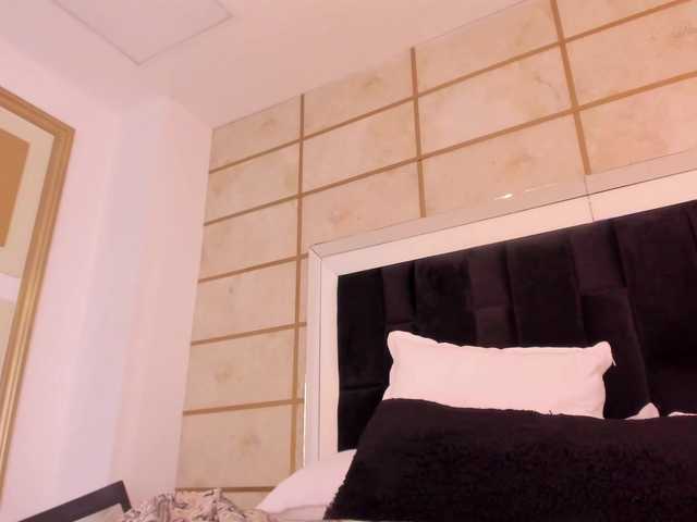 RoxyLior's BongaCams show and profile