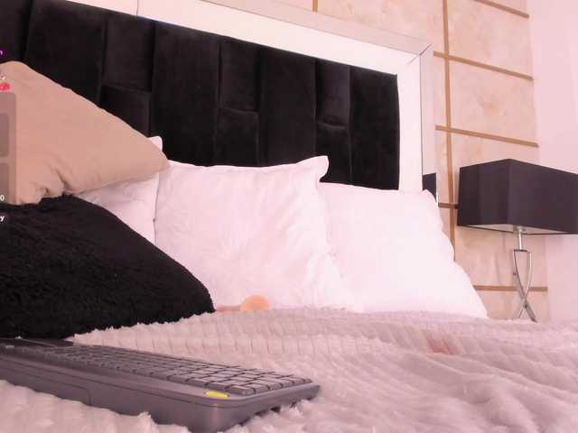 RoxyLior's BongaCams show and profile