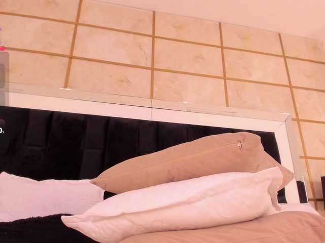 RoxyLior's BongaCams show and profile