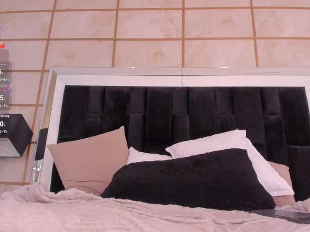 RoxyLior's BongaCams show and profile