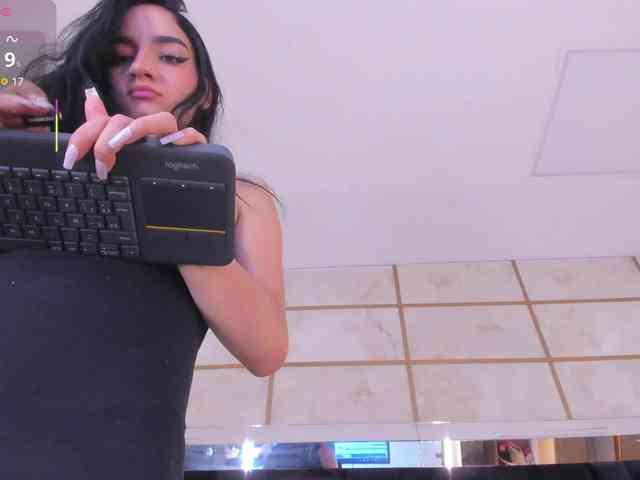 striptease web cam RoxyLior