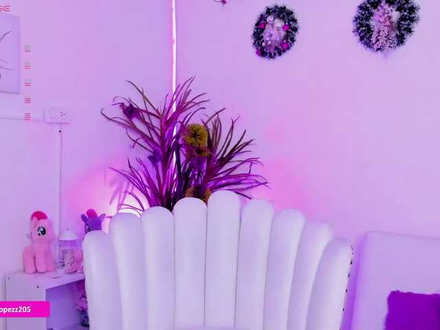 Emylopez's BongaCams show and profile