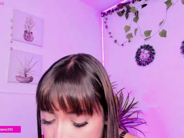 Emylopez's BongaCams show and profile