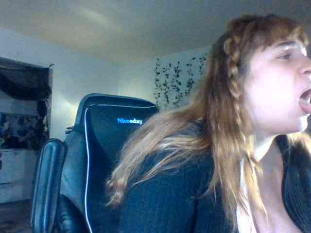 BustyPrincessLeila webcam