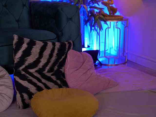 AlenaCapricious webcam