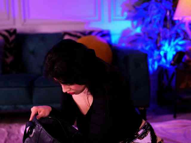 AlenaCapricious webcam