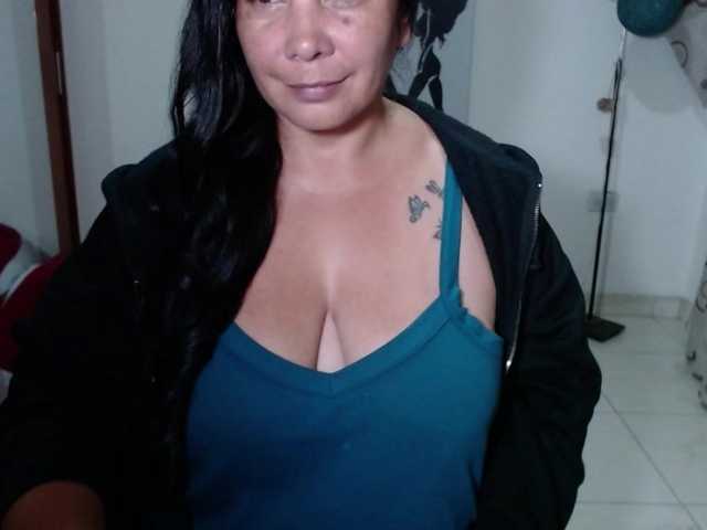 vivian-milf-paint's BongaCams show and profile