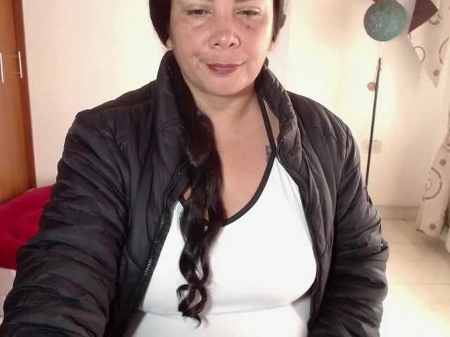 vivian-milf-paint's BongaCams show and profile