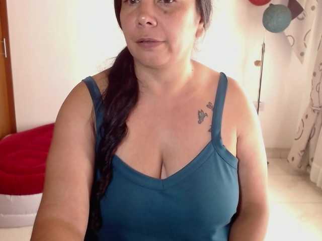 vivian-milf-paint's BongaCams show and profile