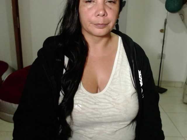 vivian-milf-paint's BongaCams show and profile