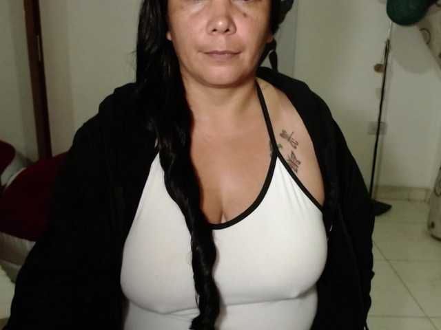 vivian-milf-paint's BongaCams show and profile