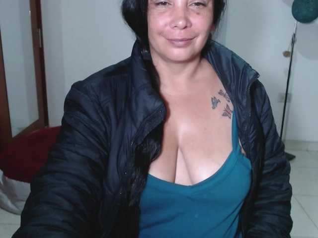 vivian-milf-paint's BongaCams show and profile