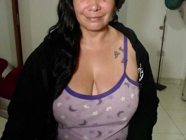 vivian-milf-paint's BongaCams show and profile