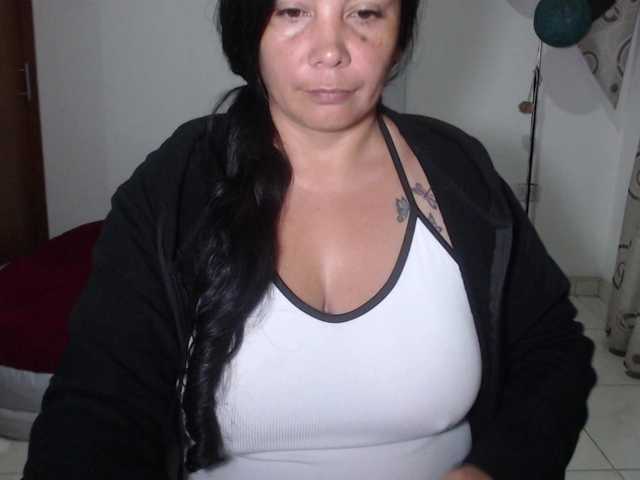 vivian-milf-paint's BongaCams show and profile