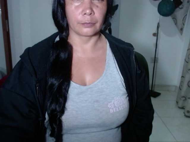 vivian-milf-paint's BongaCams show and profile