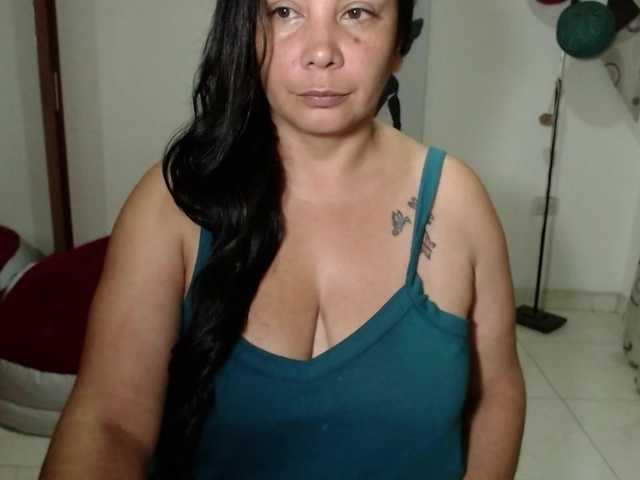 vivian-milf-paint's BongaCams show and profile