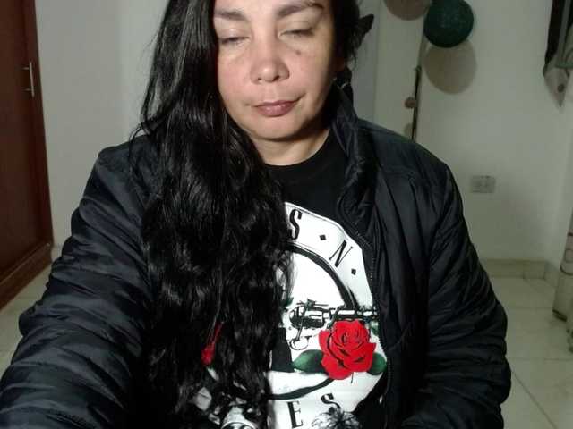 vivian-milf-paint on BongaCams