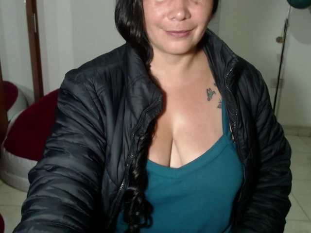 vivian-milf-paint's BongaCams show and profile