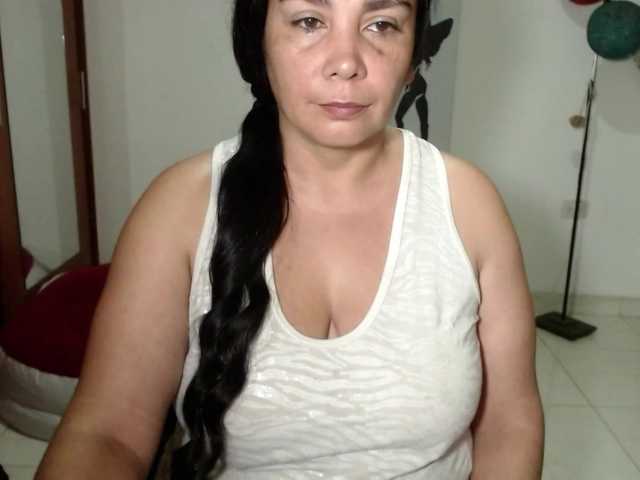 vivian-milf-paint's BongaCams show and profile