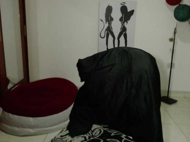 vivian-milf-paint's BongaCams show and profile