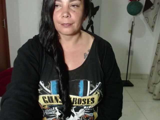 vivian-milf-paint's BongaCams show and profile