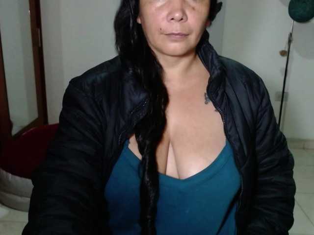 vivian-milf-paint's BongaCams show and profile