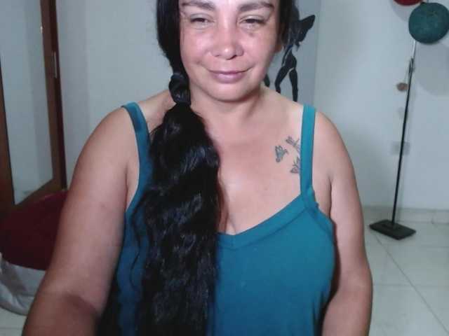 vivian-milf-paint's BongaCams show and profile