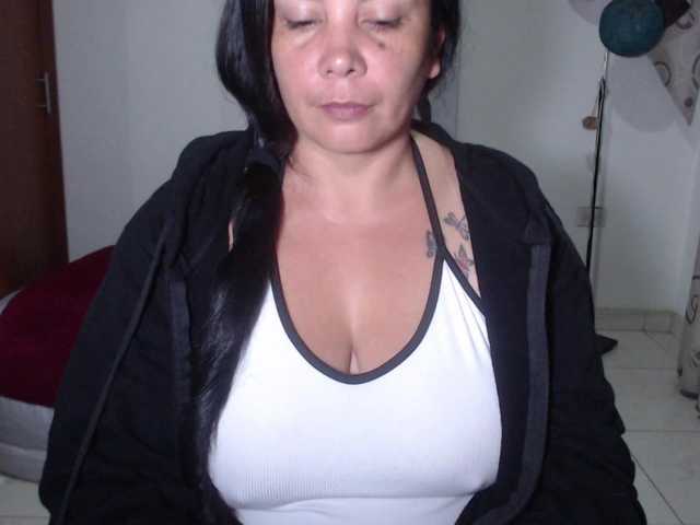 vivian-milf-paint's BongaCams show and profile