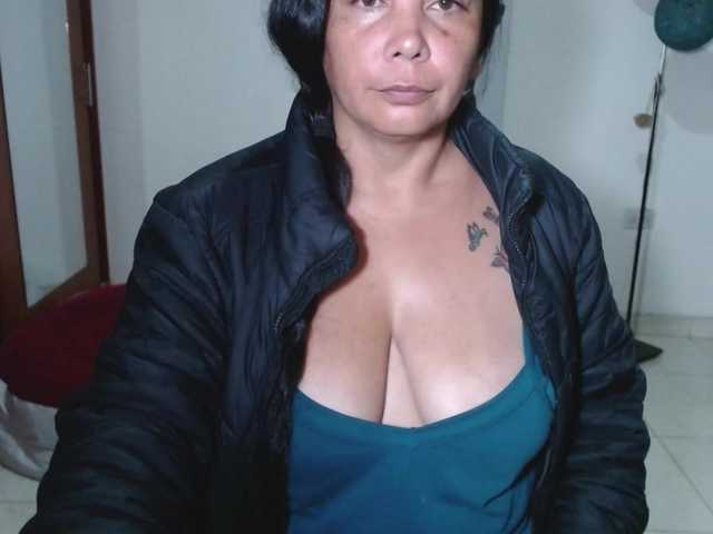 vivian-milf-paint's BongaCams show and profile