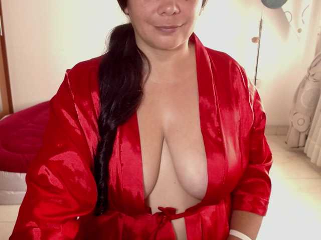 vivian-milf-paint's BongaCams show and profile