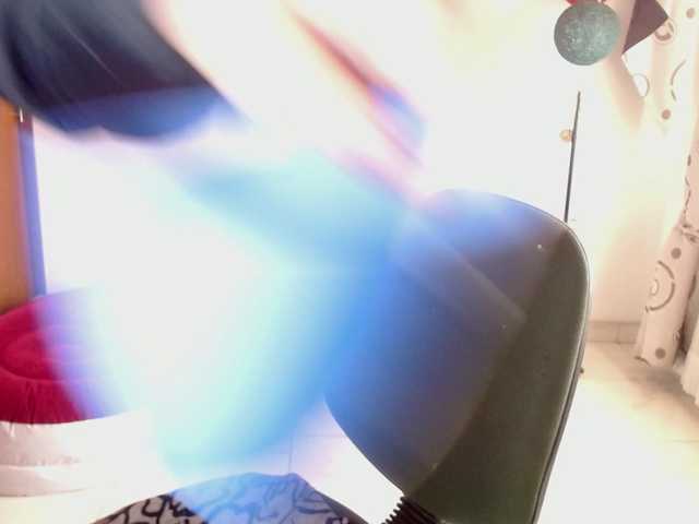 vivian-milf-paint's BongaCams show and profile