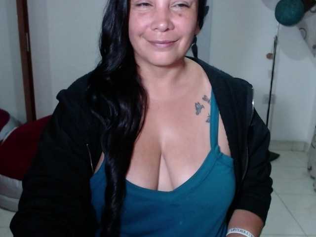 vivian-milf-paint's BongaCams show and profile