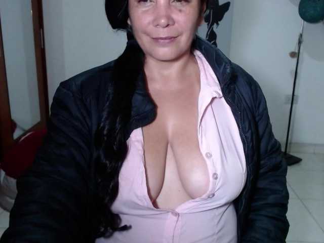 vivian-milf-paint's BongaCams show and profile