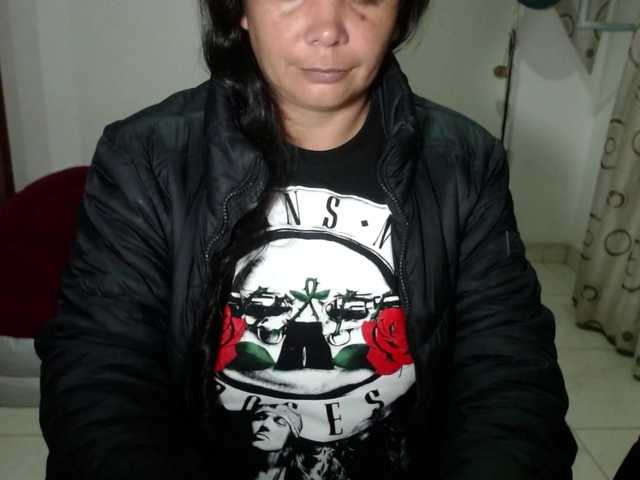 vivian-milf-paint's BongaCams show and profile