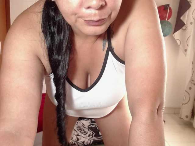 vivian-milf-paint's BongaCams show and profile