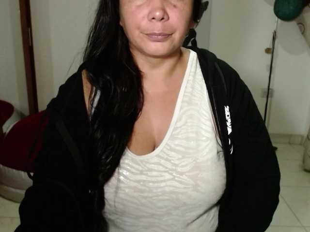 vivian-milf-paint's BongaCams show and profile