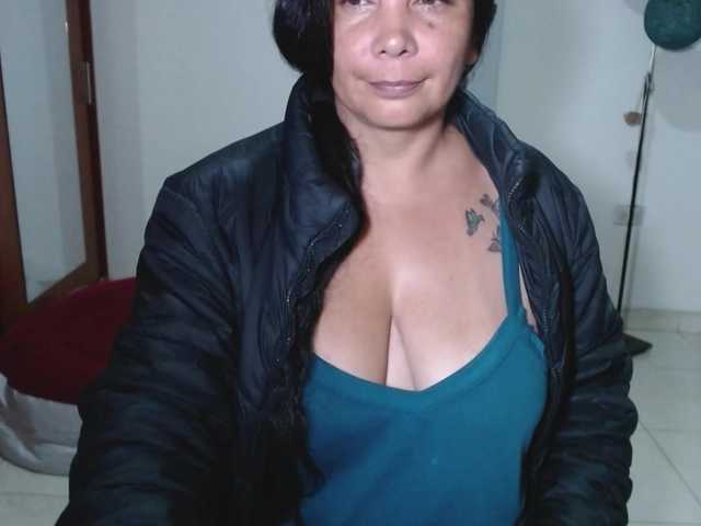 vivian-milf-paint's BongaCams show and profile